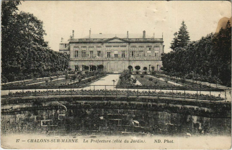 Carte postale ancienne Chalons-sur-Marne - La Prefecture (cote du Jardin)
