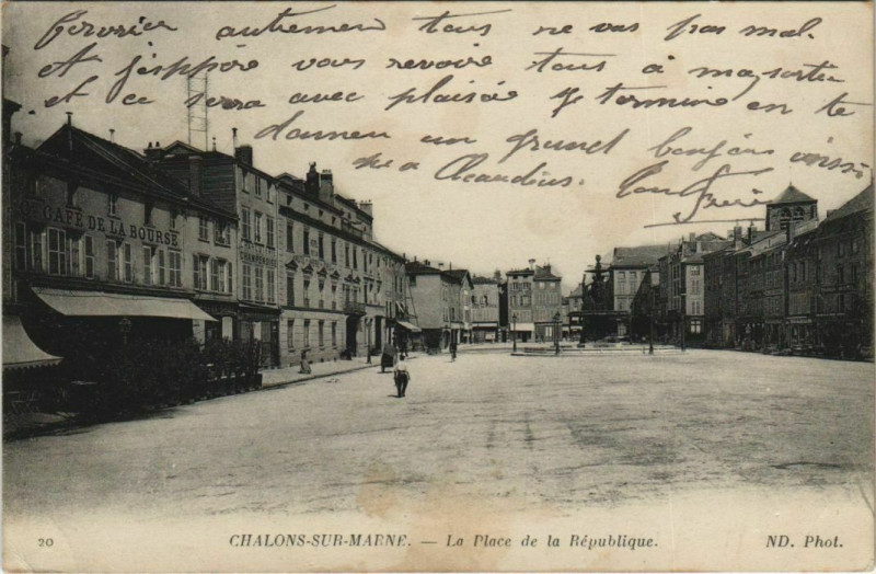 Carte postale ancienne Chalons-sur-Marne - La Place de la Republique