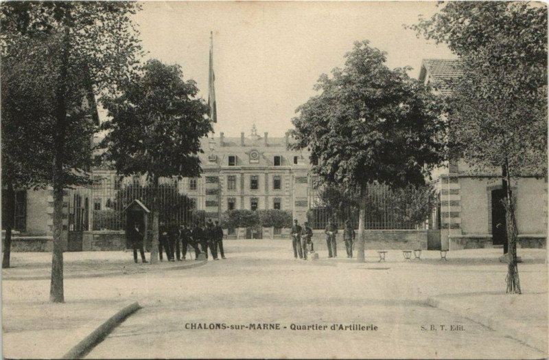 Carte postale ancienne Chalons-sur-Marne - Quartier d'Artillerie
