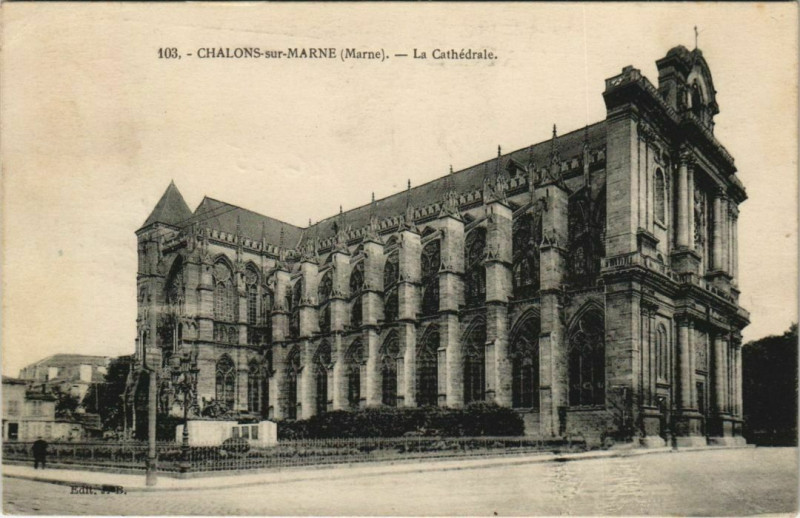 Carte postale ancienne Chalons-sur-Marne - La Cathédrale