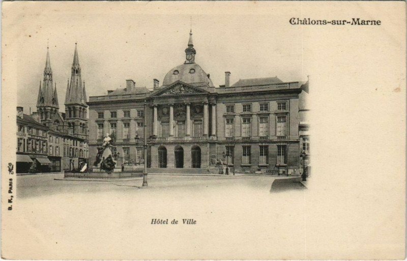 Carte postale ancienne Chalons-sur-Marne - Hotel de Ville