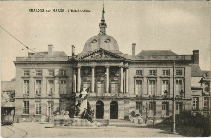 Carte postale ancienne Chalons-sur-Marne - L'Hotel de Ville