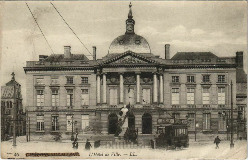 Carte postale ancienne Chalons-sur-Marne - L'Hotel de Ville