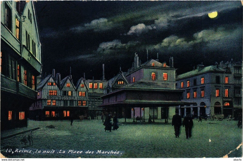 Carte postale ancienne Marne Reims la nuit Place des Marchés à Reims