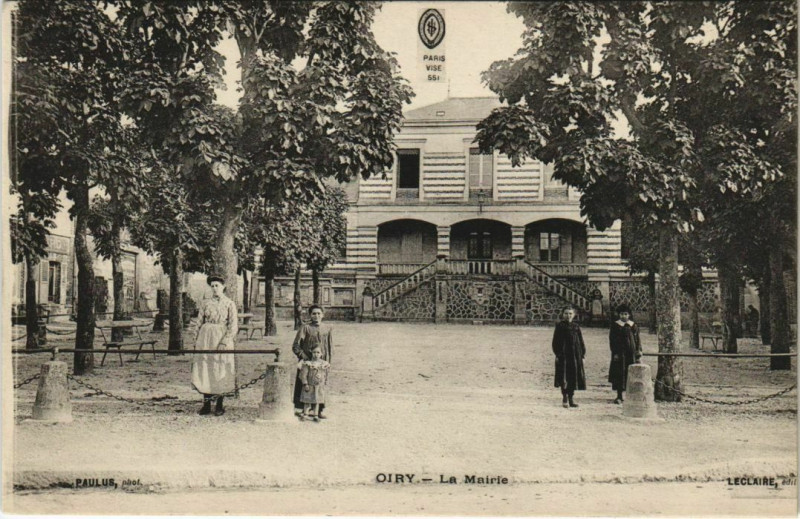 Carte postale ancienne Oiry - La Mairie à Oiry