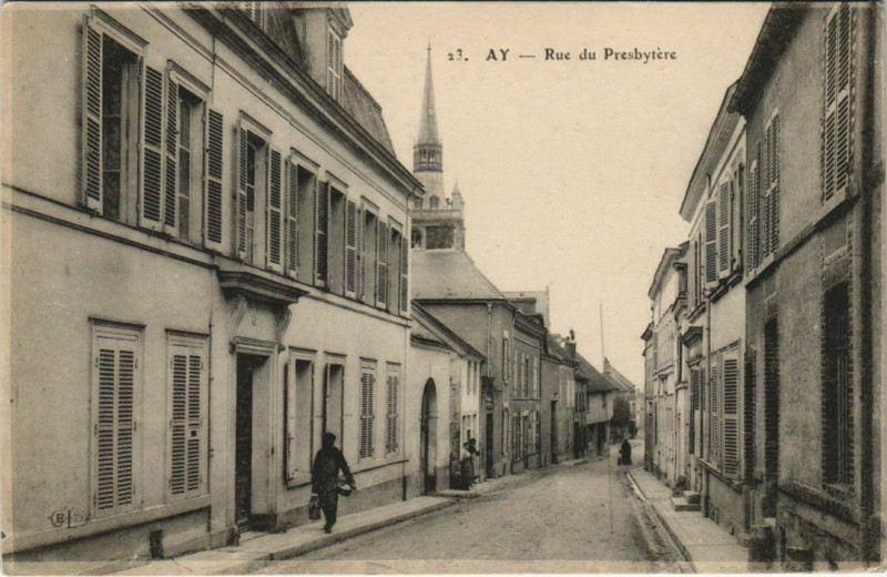 Carte postale ancienne Ay - Rue du Presbytere