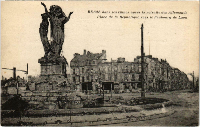 Carte postale ancienne Militaire - Reims - Dans les ruines apres la retraite à Reims