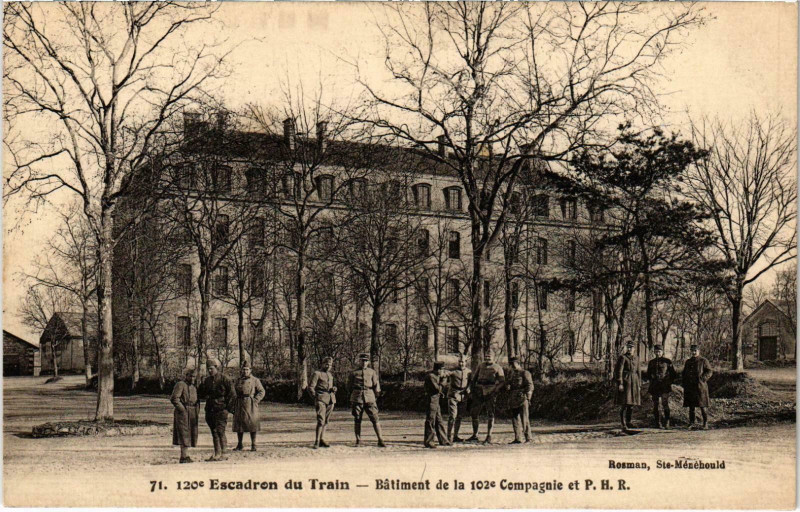 Carte postale ancienne Militaire - 120e Escadron du Train - Batiment de la 102e
