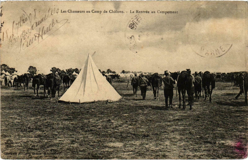 Carte postale ancienne Militaire - Les Chasseurs au Camp de Chalons - La Rentrée au