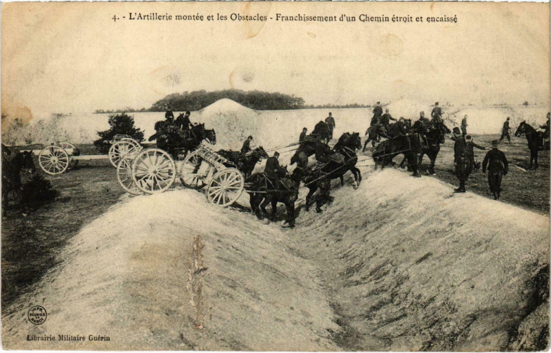 Carte postale ancienne Militaire - L'Artillerie montée et les Obstacles