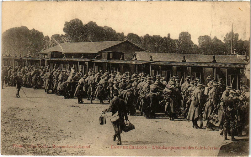 Carte postale ancienne Militaire - Camp de Chalons - L'Embarquement