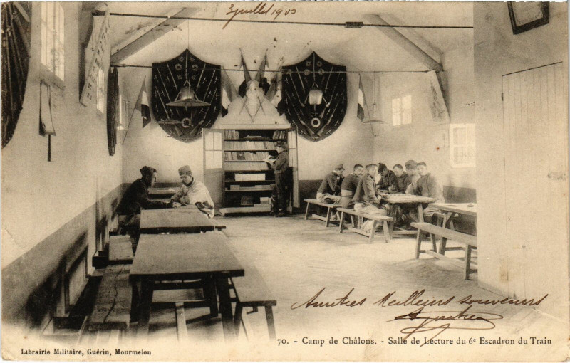 Carte postale ancienne Militaire - Camp de Chalons - Salle de Lecture du 6e Escadron