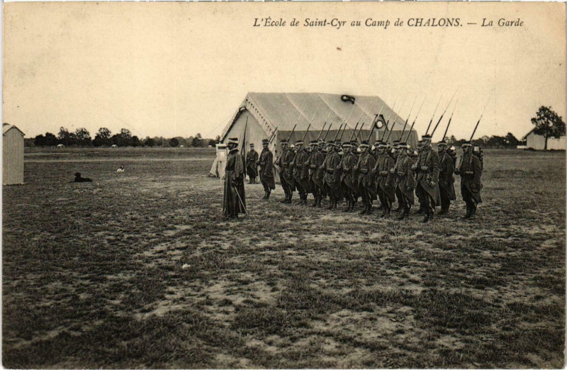 Carte postale ancienne Militaire - L'Ecole de Saint-Cyr au Camp de Chalons La Garde