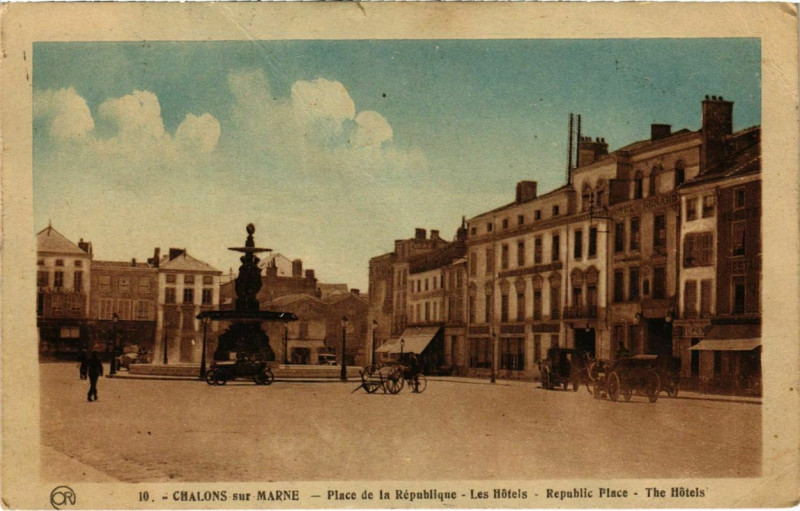 Carte postale ancienne Chalons sur Marne - Place de la Republique