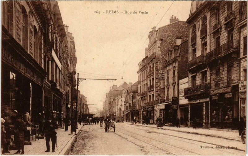 Carte postale ancienne Reims - Rue de Vesle à Reims