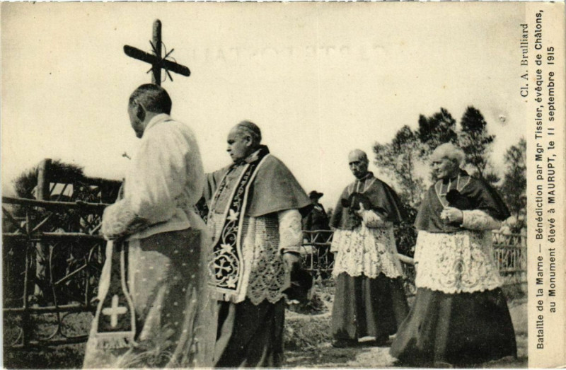 Carte postale ancienne Bataille de la Marne - Benediction par Mgr