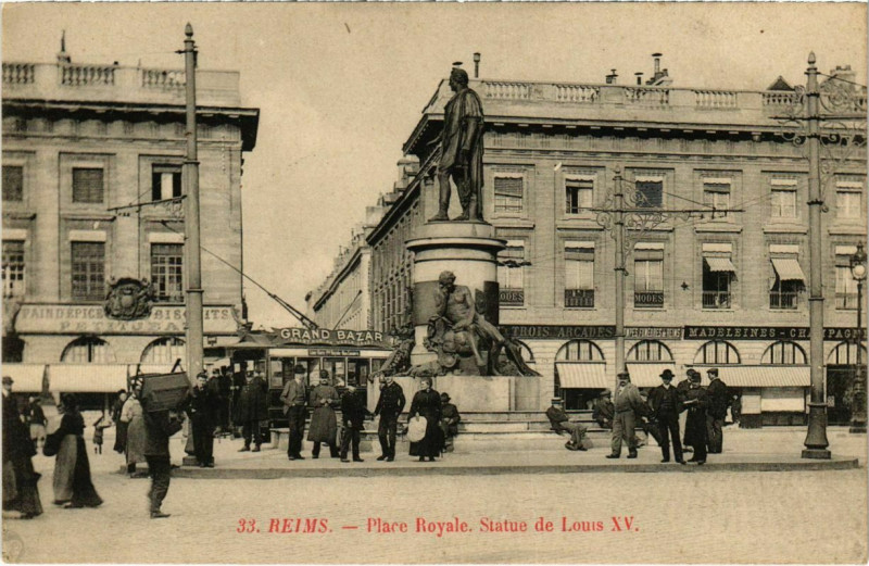 Carte postale ancienne Reims - Place Royale à Reims