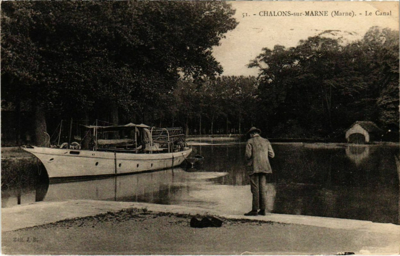 Carte postale ancienne Chalons-sur-Marne - Le Canal