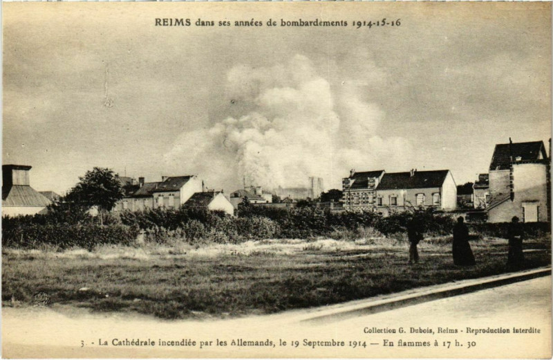 Carte postale ancienne Reims dans ses années de Bombardements à Reims