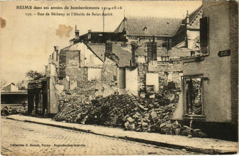 Carte postale ancienne Reims dans ses années de Bombardements à Reims