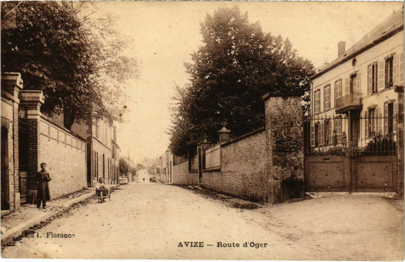 Carte postale ancienne Avize - Route d'Oger à Avize