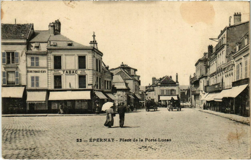 Carte postale ancienne Epernay - Place de la Porte-Lucas à Épernay