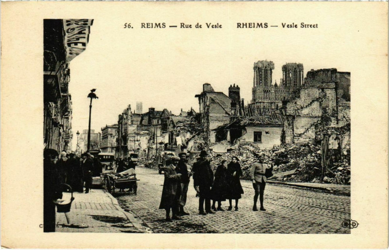 Carte postale ancienne Reims - Rue de Vesle à Reims