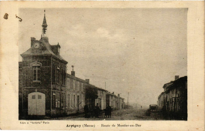 Carte postale ancienne Arrigny Route de Montier-en-Der à Arrigny