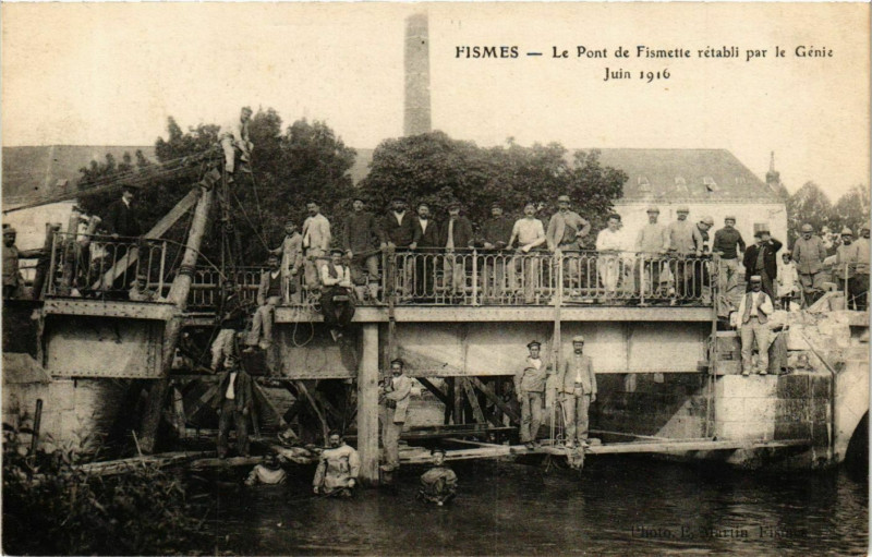 Carte postale ancienne Fismes Pont de Fismette rétabli par le Génie à Fismes