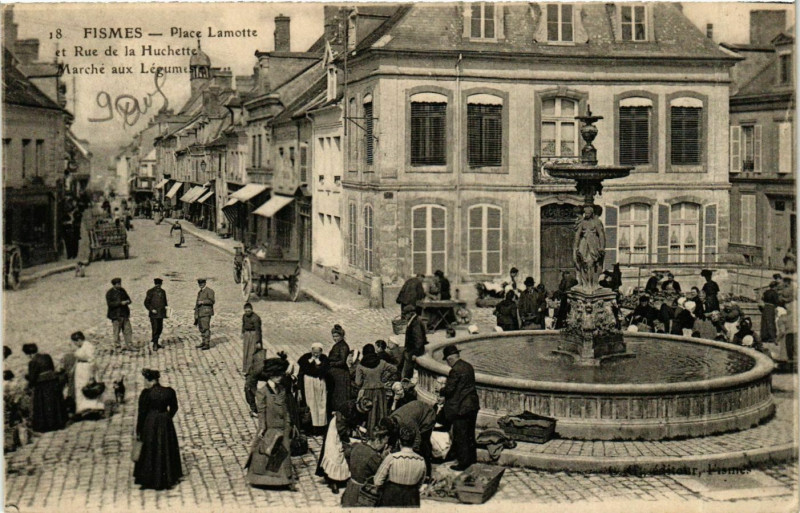 Carte postale ancienne Fismes Place Lamotte et rue de la Huchette à Fismes