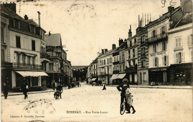 Carte postale ancienne Epernay Rue Porte-Lucas à Épernay