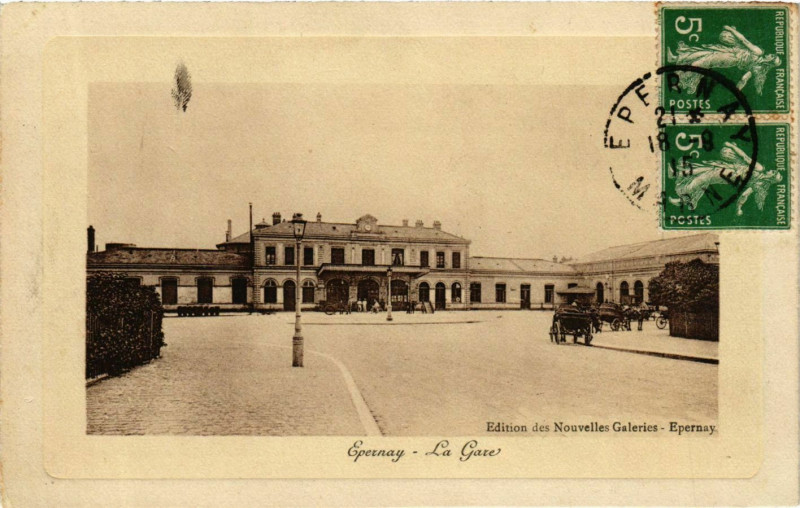 Carte postale ancienne Epernay La Gare à Épernay