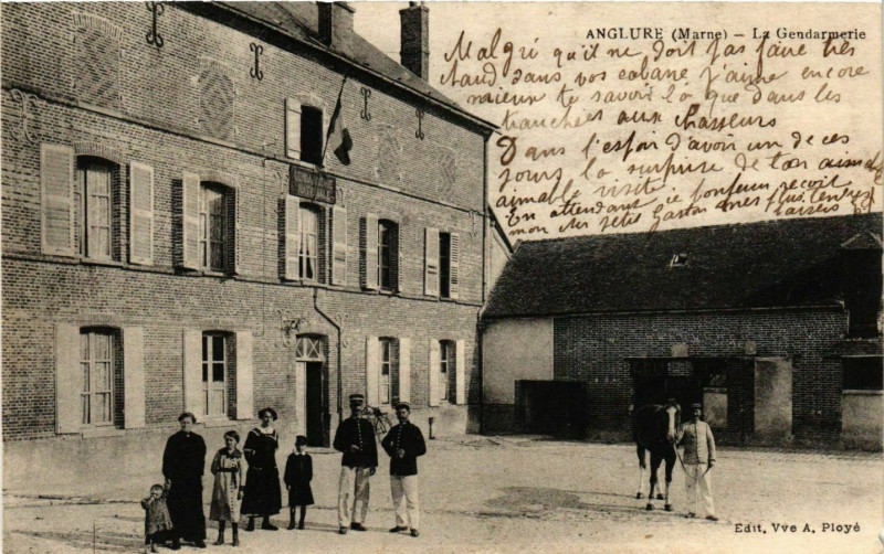 Carte postale ancienne Anglure La Gendarmerie à Anglure