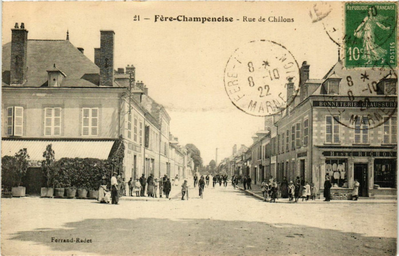 Carte postale ancienne Fere-Champenoise Rue de Chalons à Fère-Champenoise
