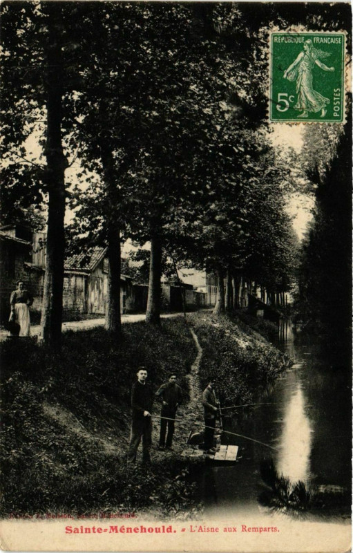 Carte postale ancienne Sainte-Menehould Aisne aux Remparts à Sainte-Menehould