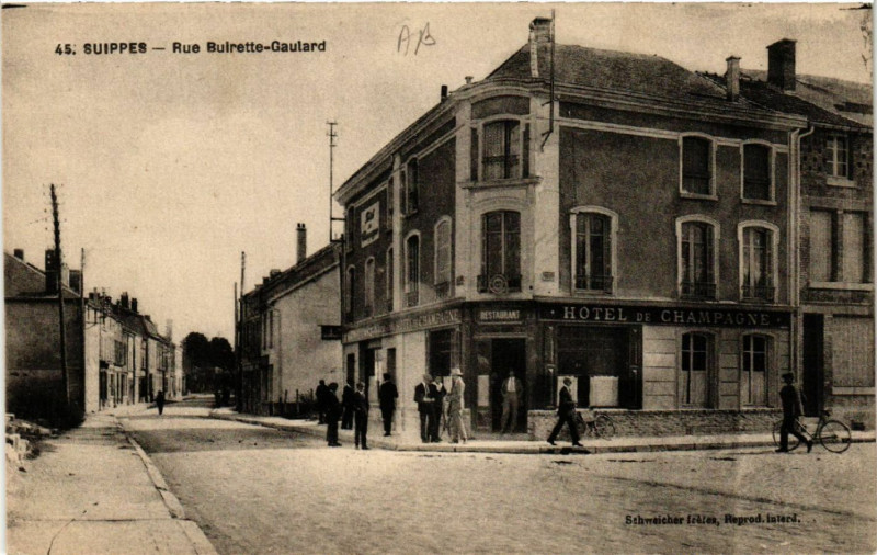 Carte postale ancienne Suippes-Rue Buirette-Gaulard à Suippes