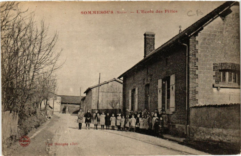 Carte postale ancienne Sommesous-L'Ecole des Filles à Sommesous