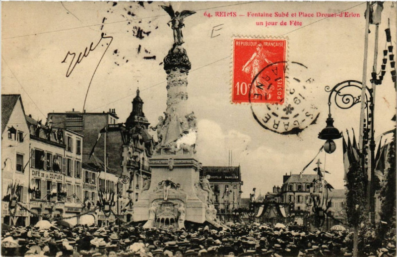 Carte postale ancienne Reims-Fontaine Sube et Place Drouet-d'Erlon à Reims