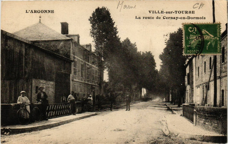 Carte postale ancienne L'Argonne-Ville sur Tourbe La route de Cernay en Dormois à Cernay-en-Dormois