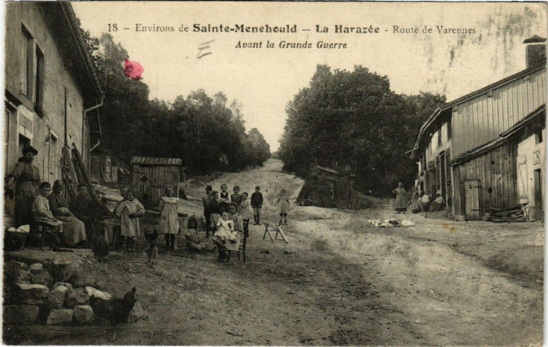Carte postale ancienne Env. de Sainte-Menehould La Harazee-Route de Varennes à Sainte-Menehould