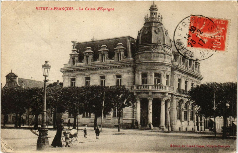 Carte postale ancienne Vitry le Francois La Caisse d'Epargne à Isse