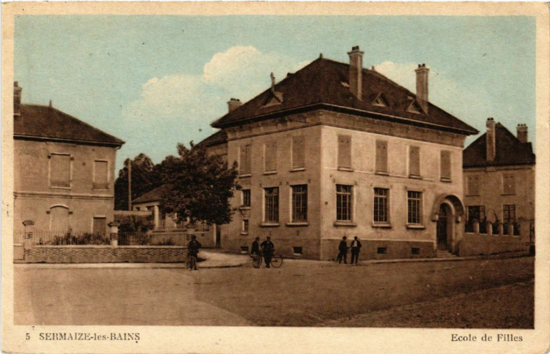Carte postale ancienne Sermaize-les-Bains Ecole de Filles à Sermaize-les-Bains