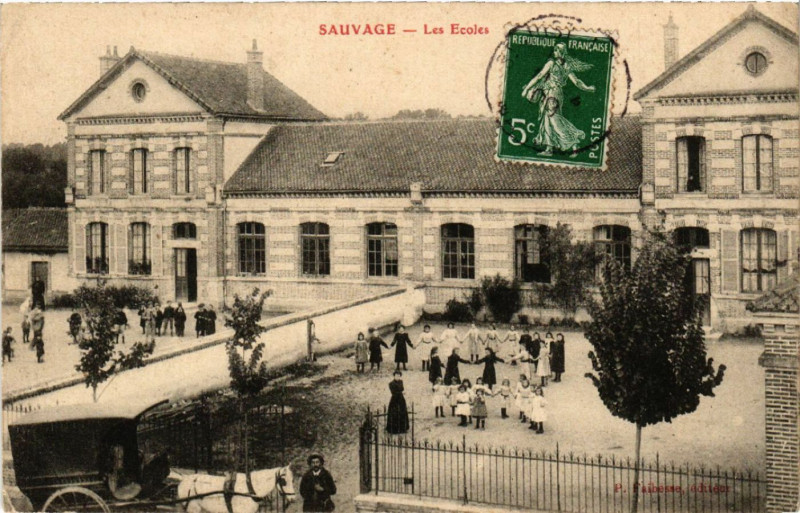 Carte postale ancienne Sauvage-Les Ecoles