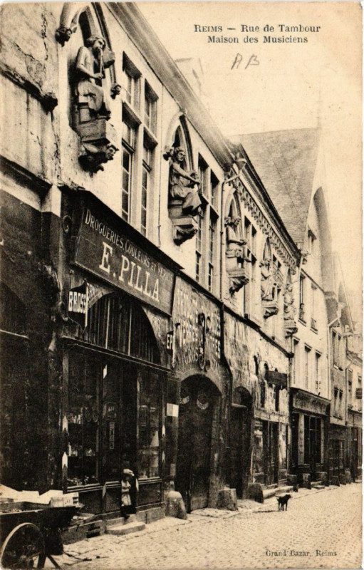 Carte postale ancienne Reims-Rue de Tambour Maison des Musiciens à Reims