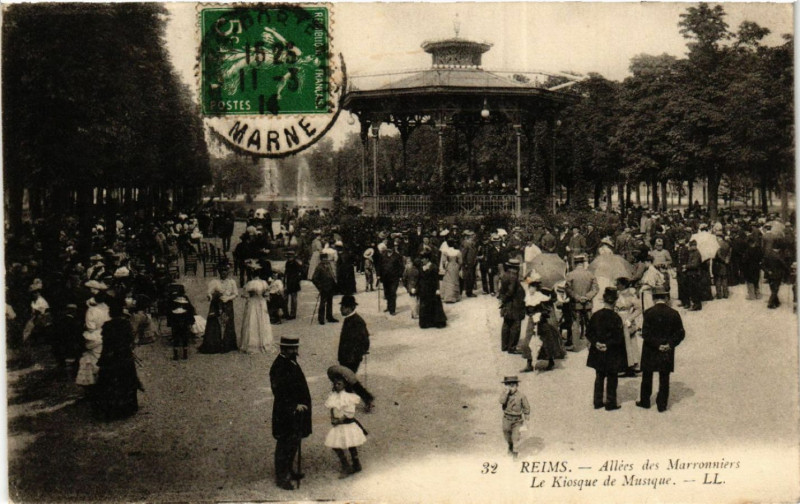 Carte postale ancienne Reims-Allées des Marronniers Le Kiosque de Musique à Reims