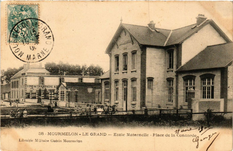 Carte postale ancienne Mourmelon-le-Grand Ecole Maternelle Place de la Concorde à Mourmelon-le-Grand