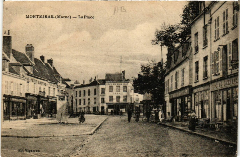 Carte postale ancienne Montmirail-La Place à Montmirail