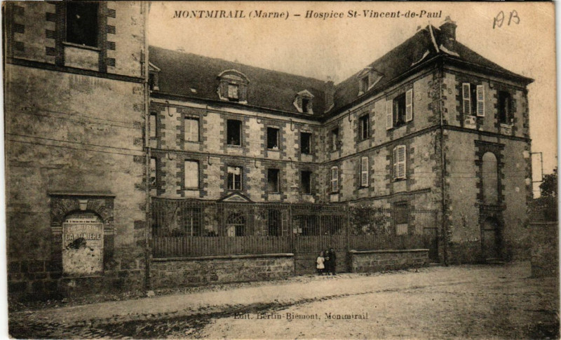 Carte postale ancienne Montmirail-Hospice Saint-Vincent de Paul à Montmirail