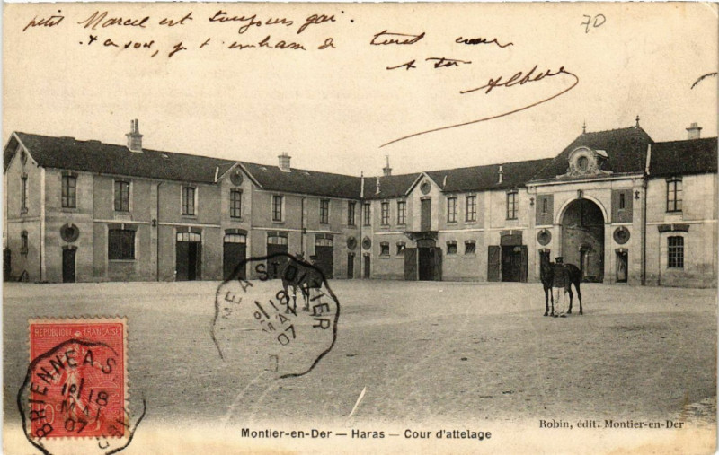 Carte postale ancienne Montier-en-Der Haras-Cour d'attelage