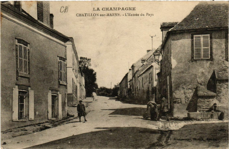 Carte postale ancienne Chatillon sur Marne L'Entrée du Pays